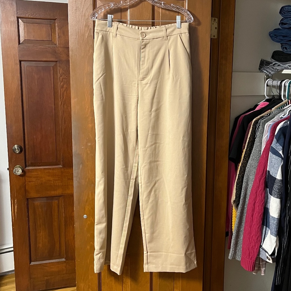 Divided H & M wide leg pleated pants w/ elastic at back of waist size M